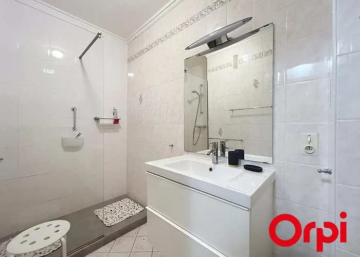 Lumineux A Avec Piscine Et Wi-fi Inclus - Fr-1-647-51 * Μεντόν